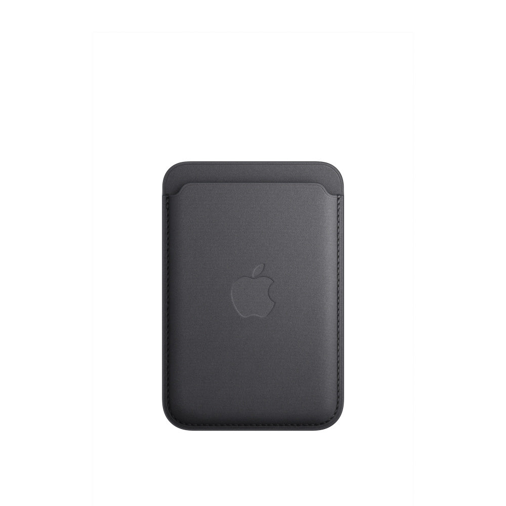 محفظة FineWoven لجهاز iPhone باللون الأسود مع MagSafe