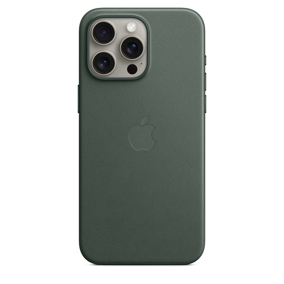 غطاء FineWoven باللون الأخضر الدائم (Evergreen) مع MagSafe لهاتف iPhone 15/Plus/Pro/Pro Max
